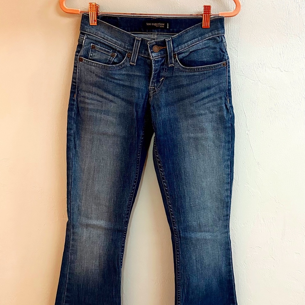 Levi's 524 Too Superlow Boot Cut Jeans Size 0 M Stretch. NWOT.